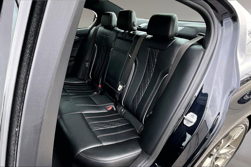 Used 2018 BMW M550i xDrive image 26