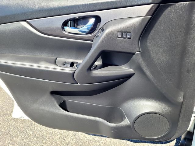 Used 2019 Nissan Rogue SV w/ Premium Package image 13