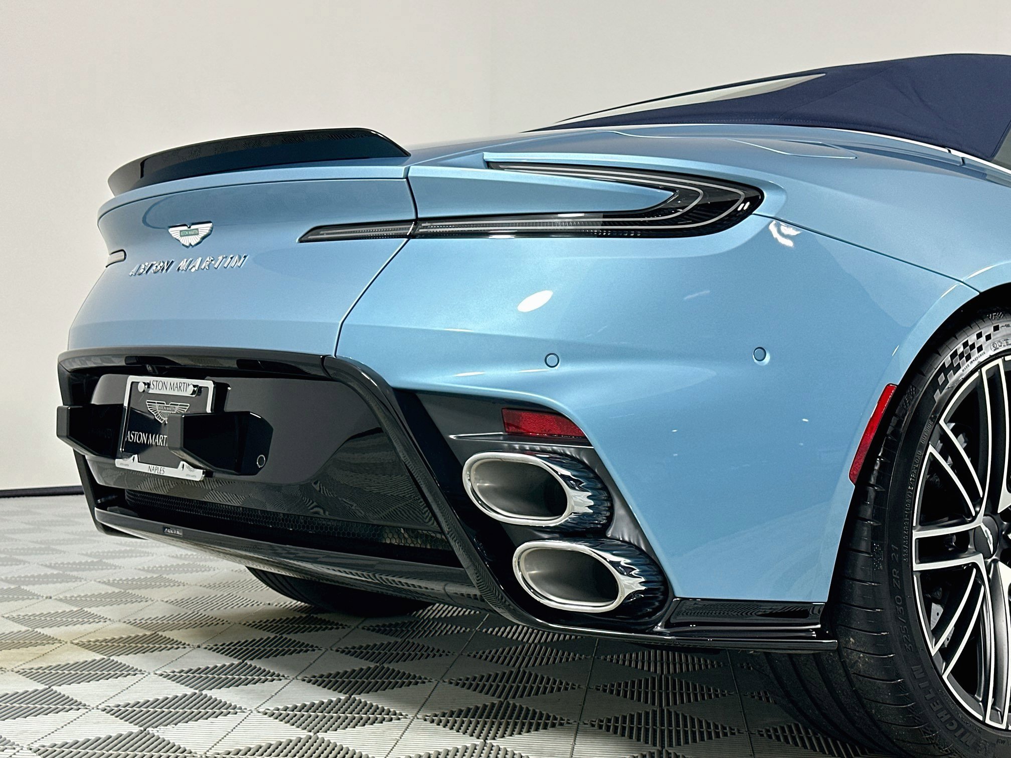 Used 2026 Aston Martin DB12 Convertible RWD image 34