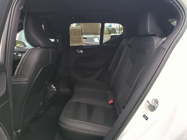 Certified 2023 Volvo XC40 B5 Plus w/ Protection Package Premier AWD/4WD image 25