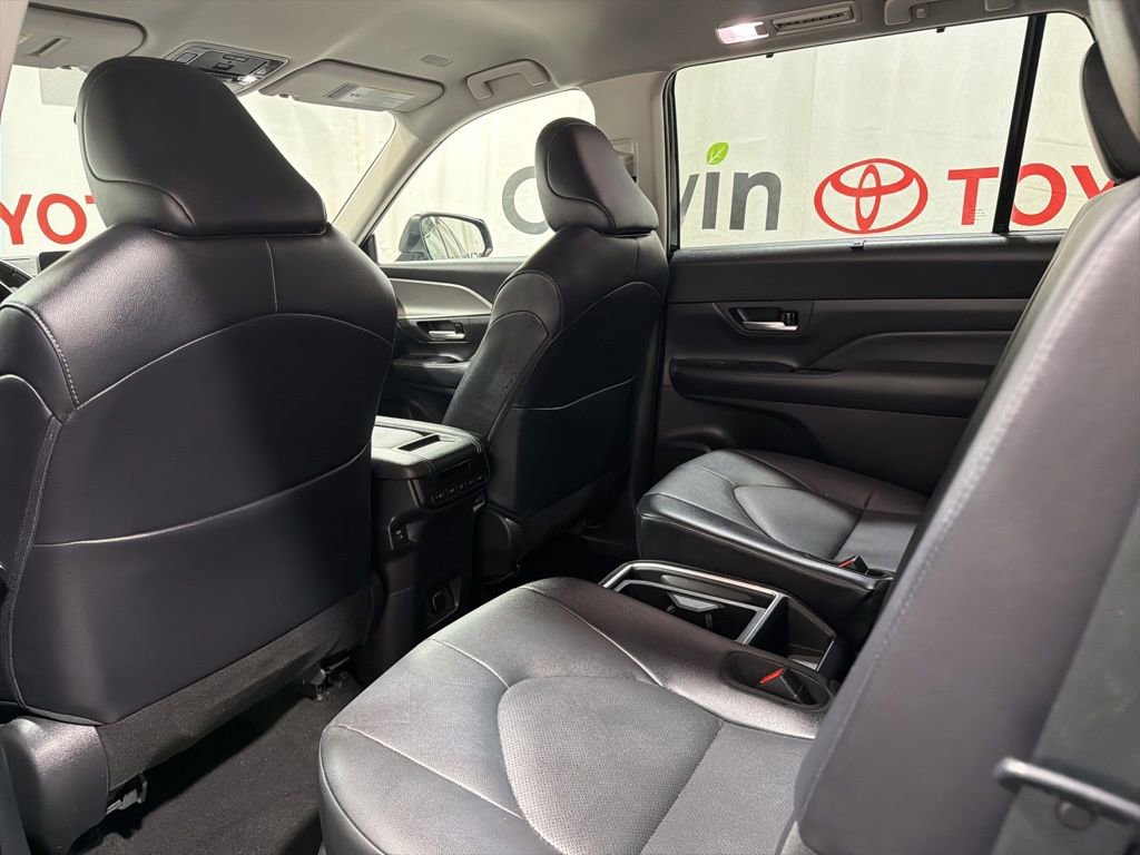 Used 2025 Toyota Grand Highlander AWD image 19