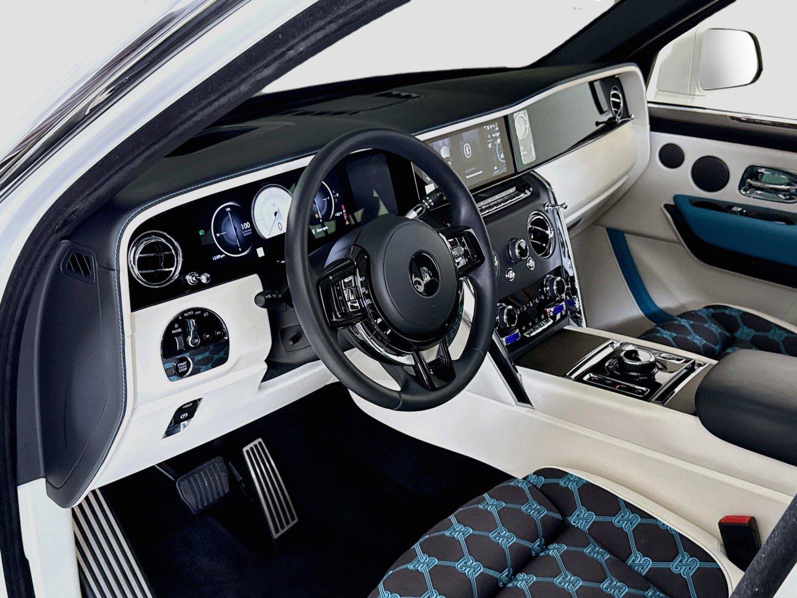Used 2025 Rolls-Royce Cullinan AWD/4WD image 15