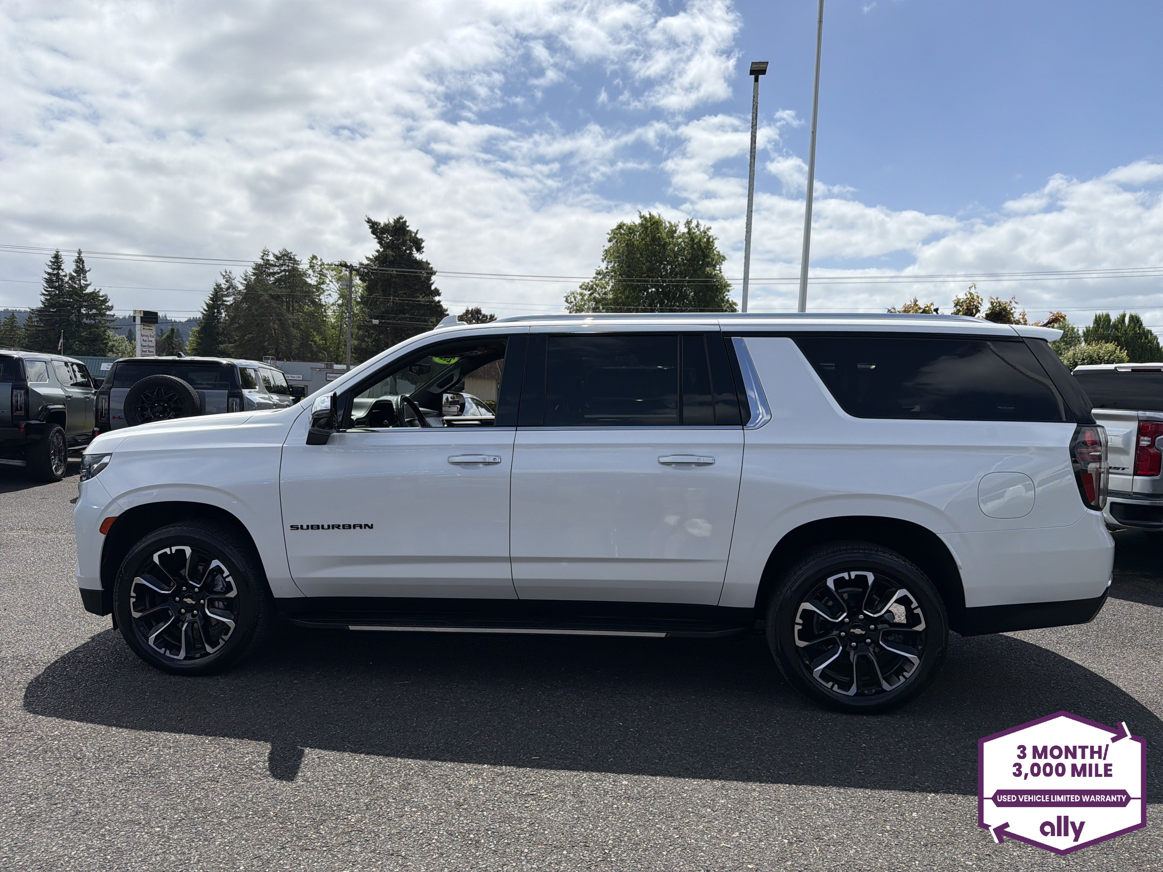 Used 2024 Chevrolet Suburban Premier AWD/4WD image 2