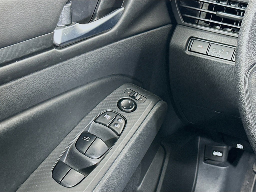 Used 2024 Nissan Altima 2.5 SV image 15