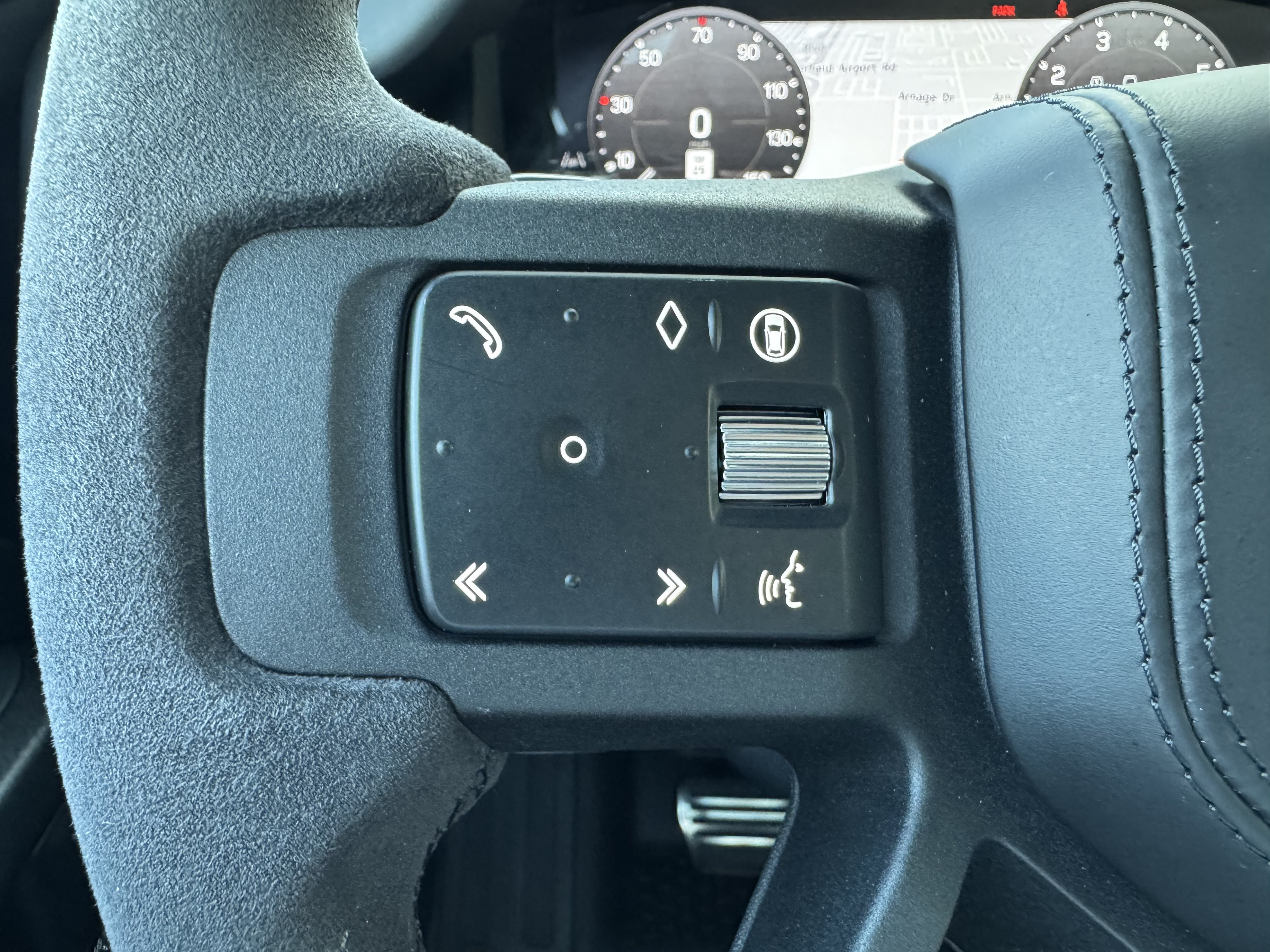 Certified 2024 Land Rover Defender 90 V8 AWD/4WD image 16