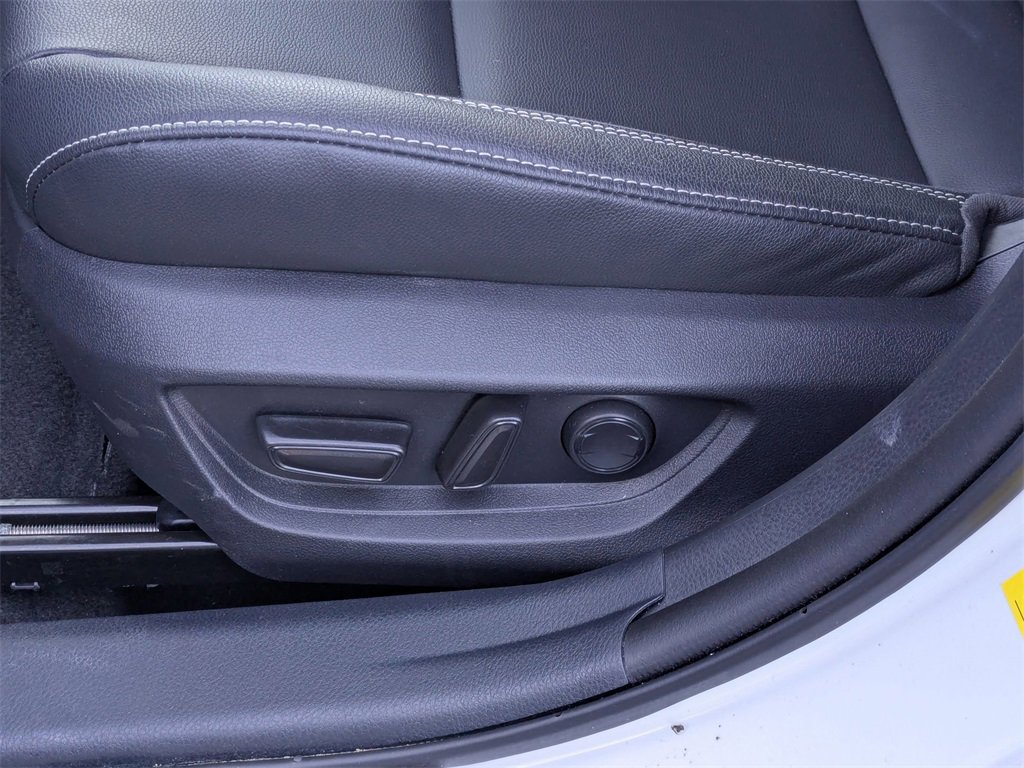 Used 2025 Toyota Camry SE image 16