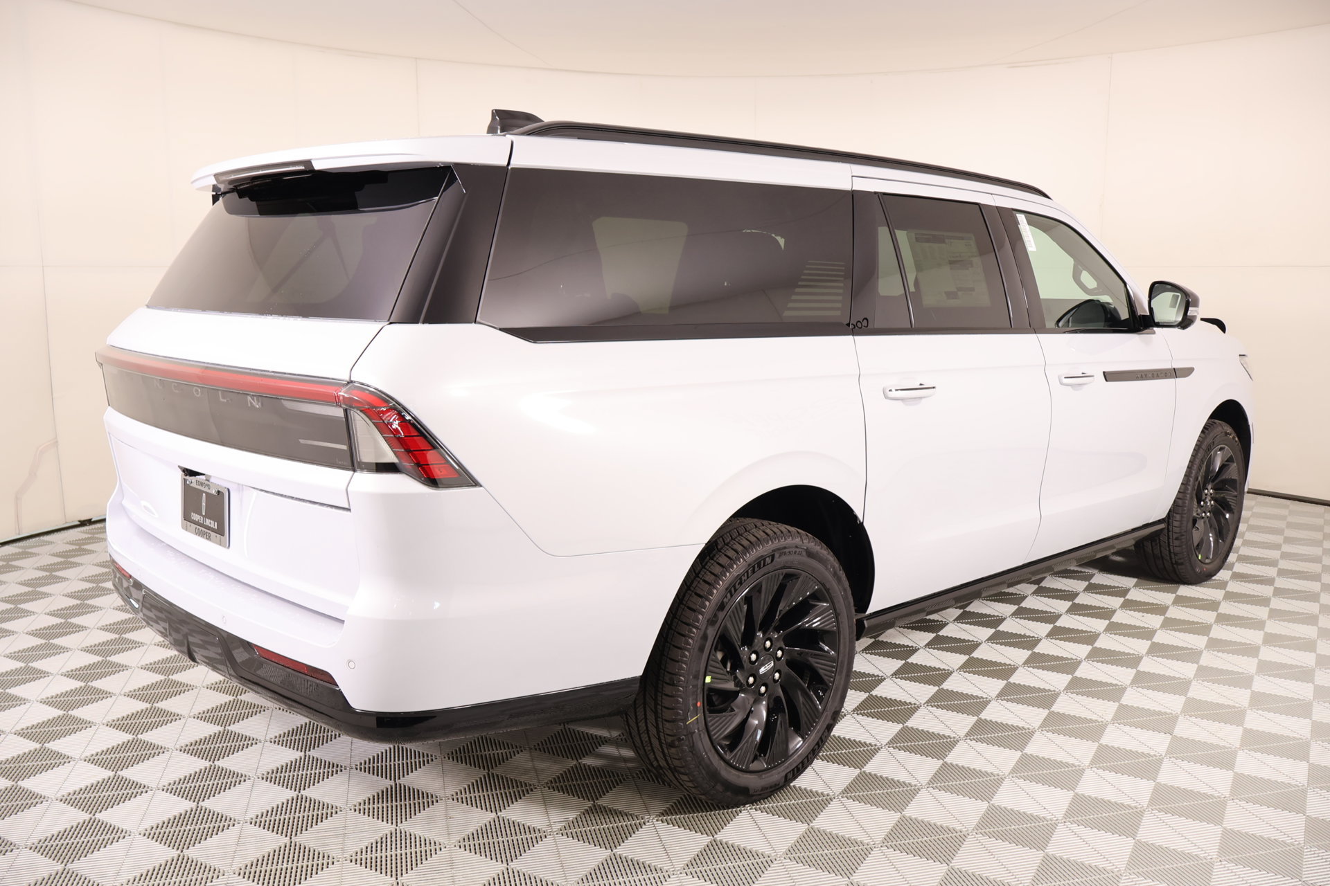New 2026 Lincoln Navigator L Reserve w/ Jet Appearance Package AWD/4WD image 22
