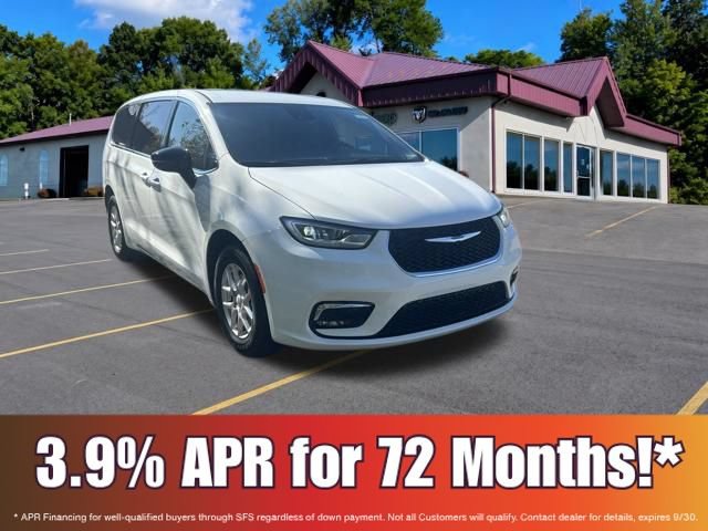 New 2026 Chrysler Pacifica Select