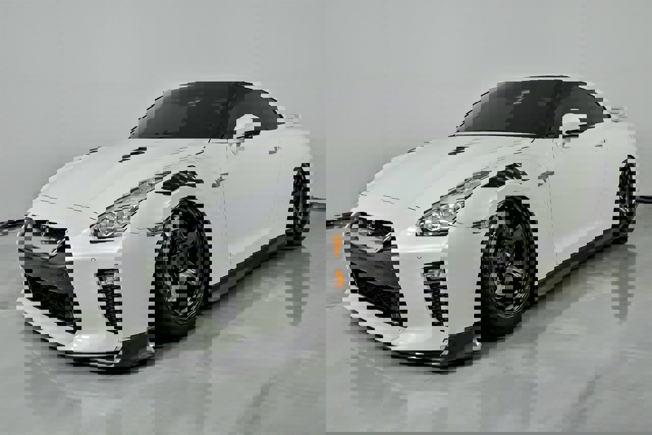 Used 2019 Nissan GT-R Premium w/ Premium Interior Package image 7