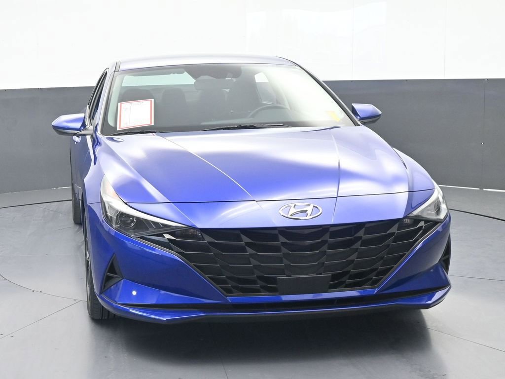 Used 2023 Hyundai Elantra SEL w/ Convenience Package FWD image 2