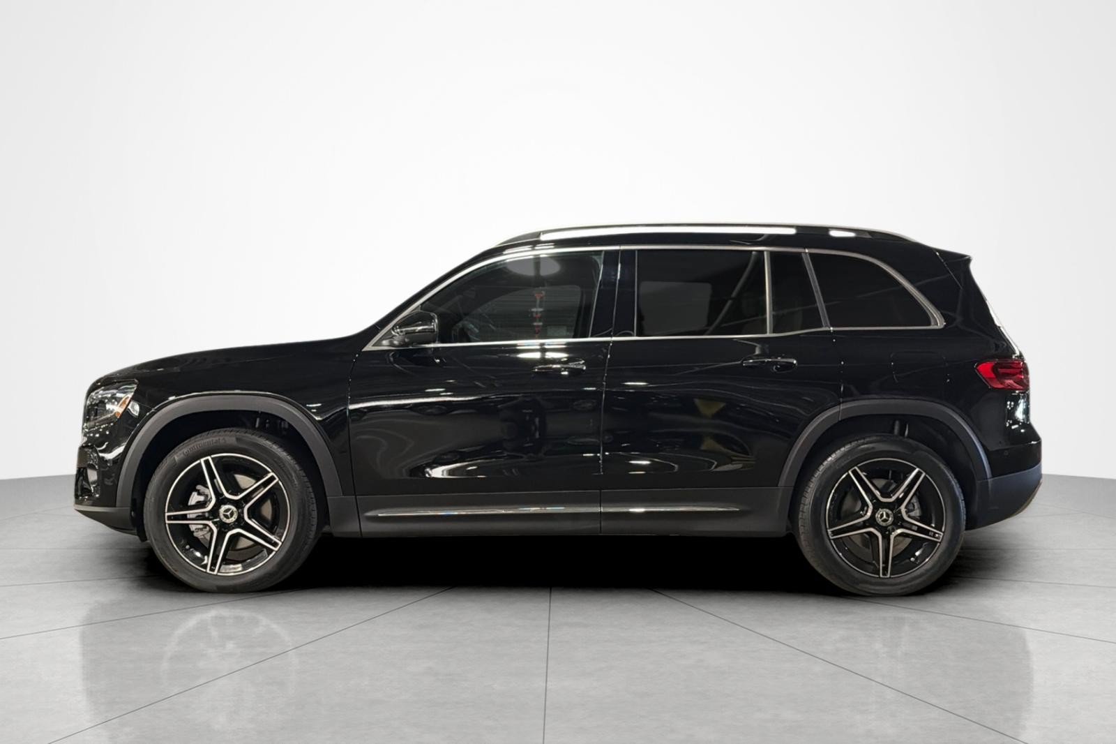 New 2026 Mercedes-Benz GLB 250 image 2