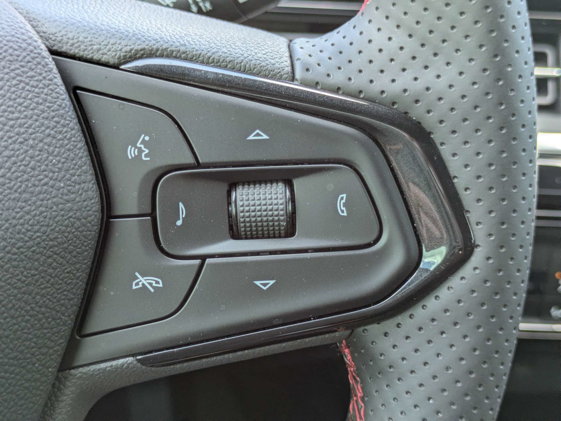 Used 2026 Chevrolet Trax RS w/ Driver Confidence Package FWD image 17