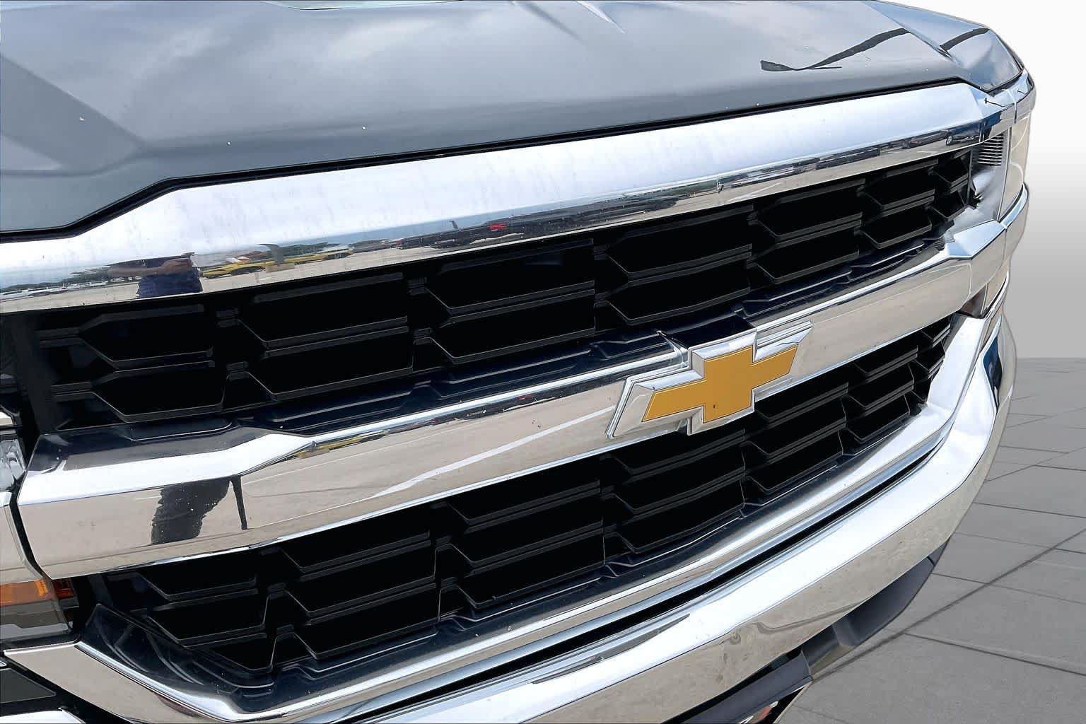 Used 2018 Chevrolet Silverado 1500 LT w/ Texas Edition RWD image 29