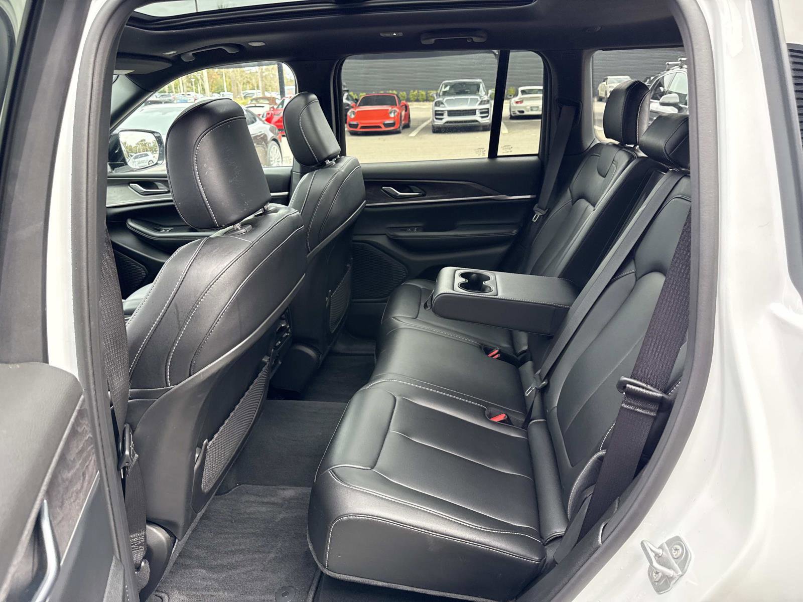 Used 2025 Jeep Grand Cherokee Limited w/ Black Appearance Package image 16