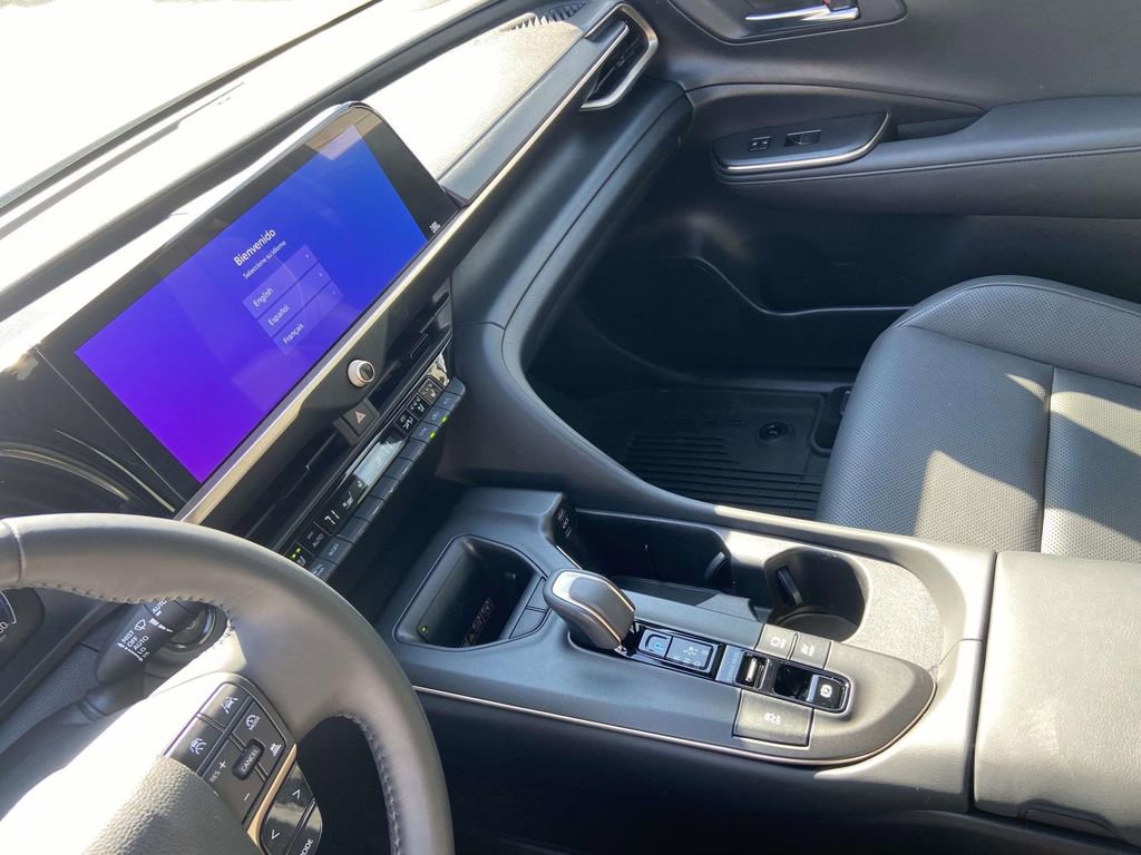 Used 2023 Toyota Crown Limited image 29