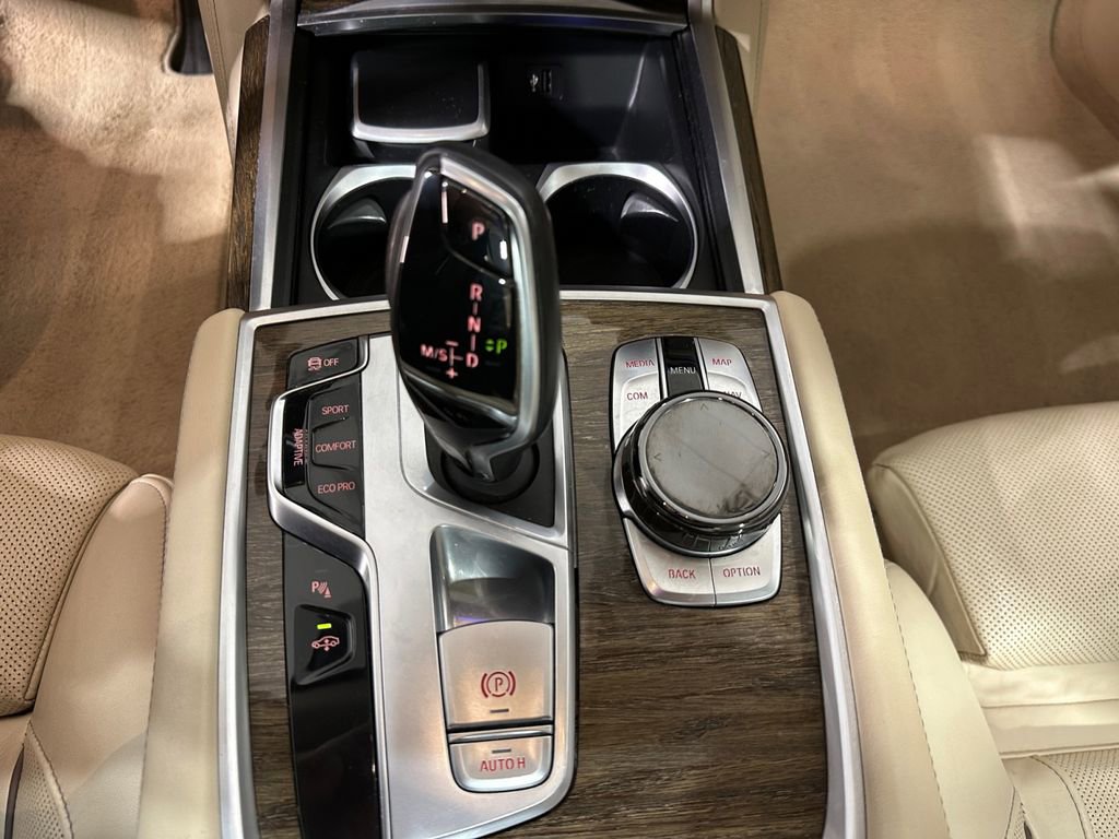 Used 2018 BMW 750i xDrive image 26