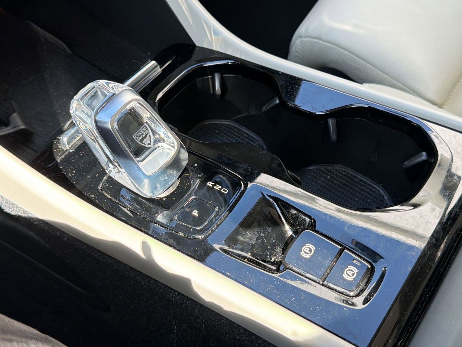 Used 2023 Volvo XC40 B5 Plus w/ Protection Package Premier image 17