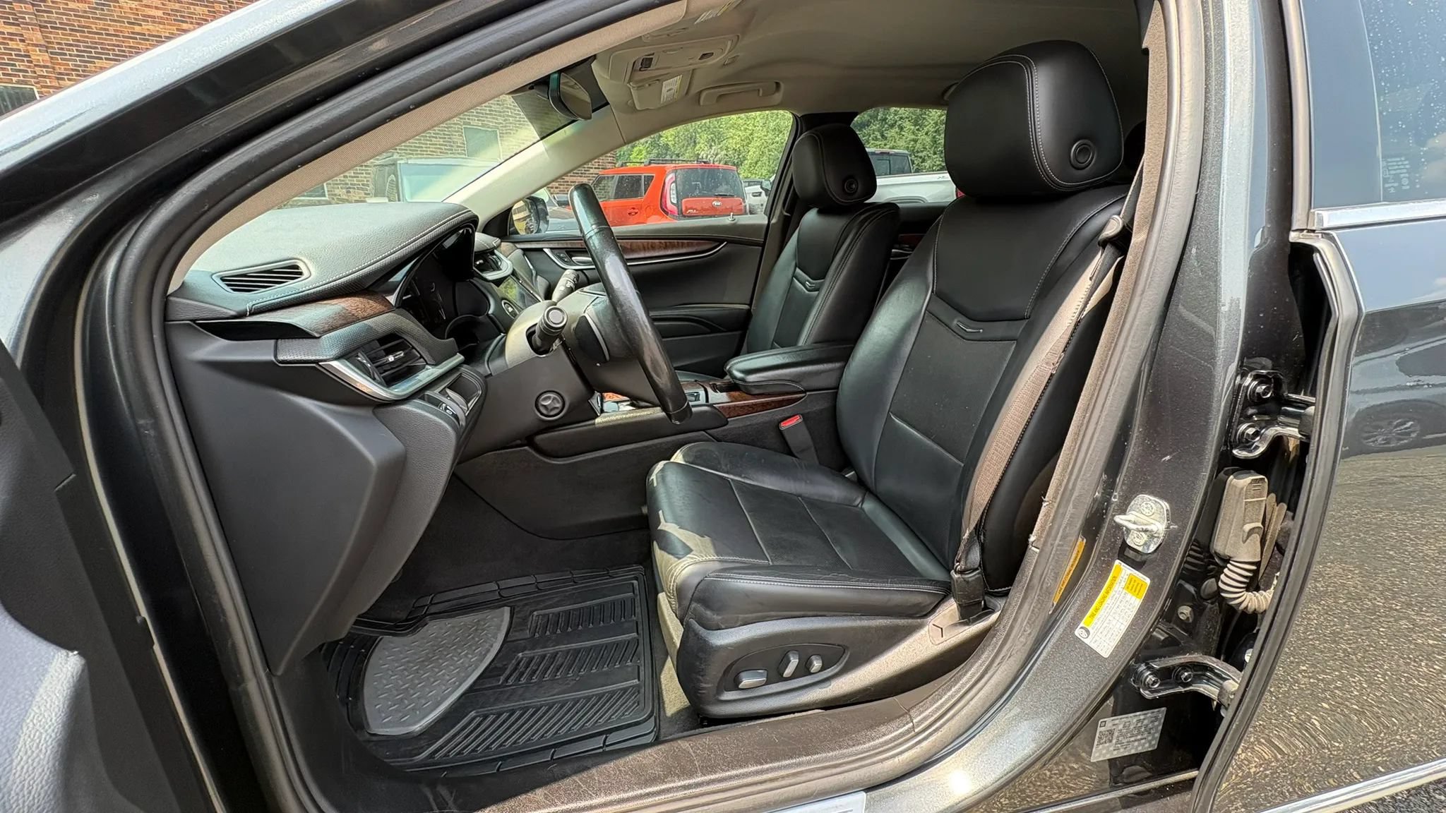 Used 2019 Cadillac XTS Luxury FWD image 2