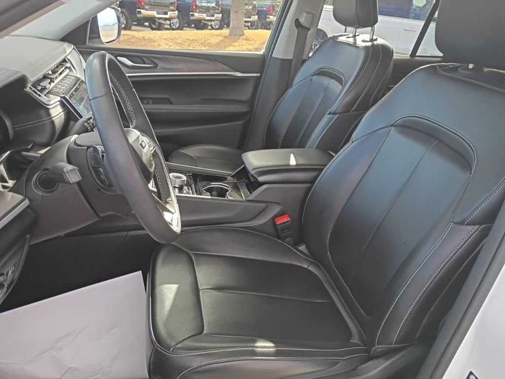 Used 2023 Jeep Grand Cherokee Limited image 10