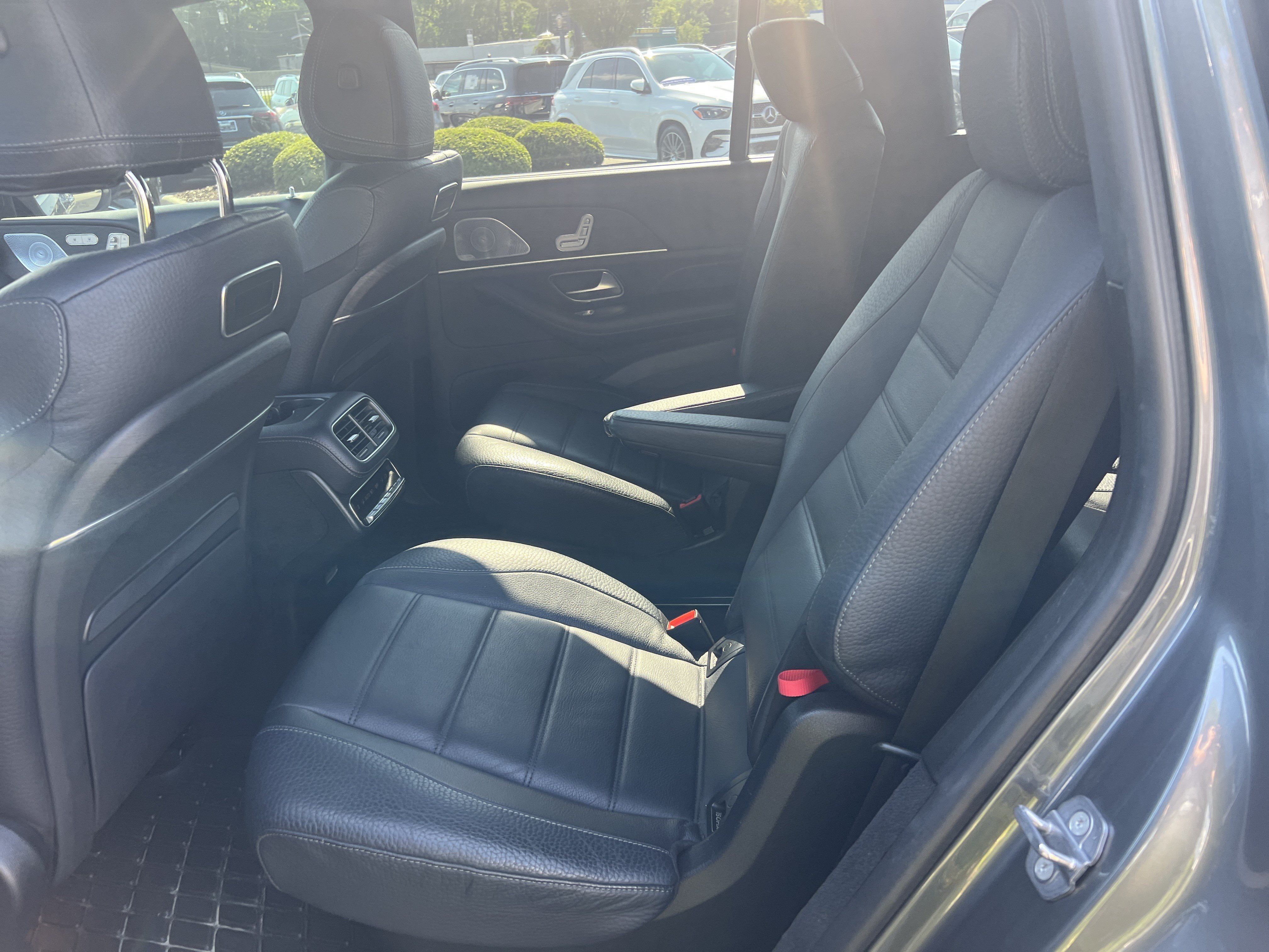Used 2020 Mercedes-Benz GLS 450 4MATIC image 32