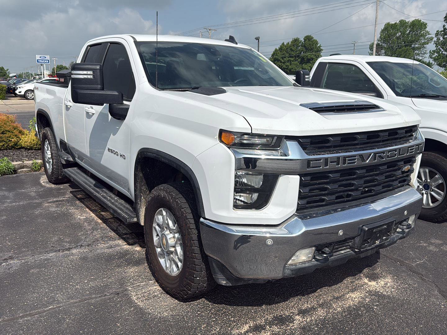 Used 2022 Chevrolet Silverado 2500 LT w/ Convenience Package AWD/4WD image 2