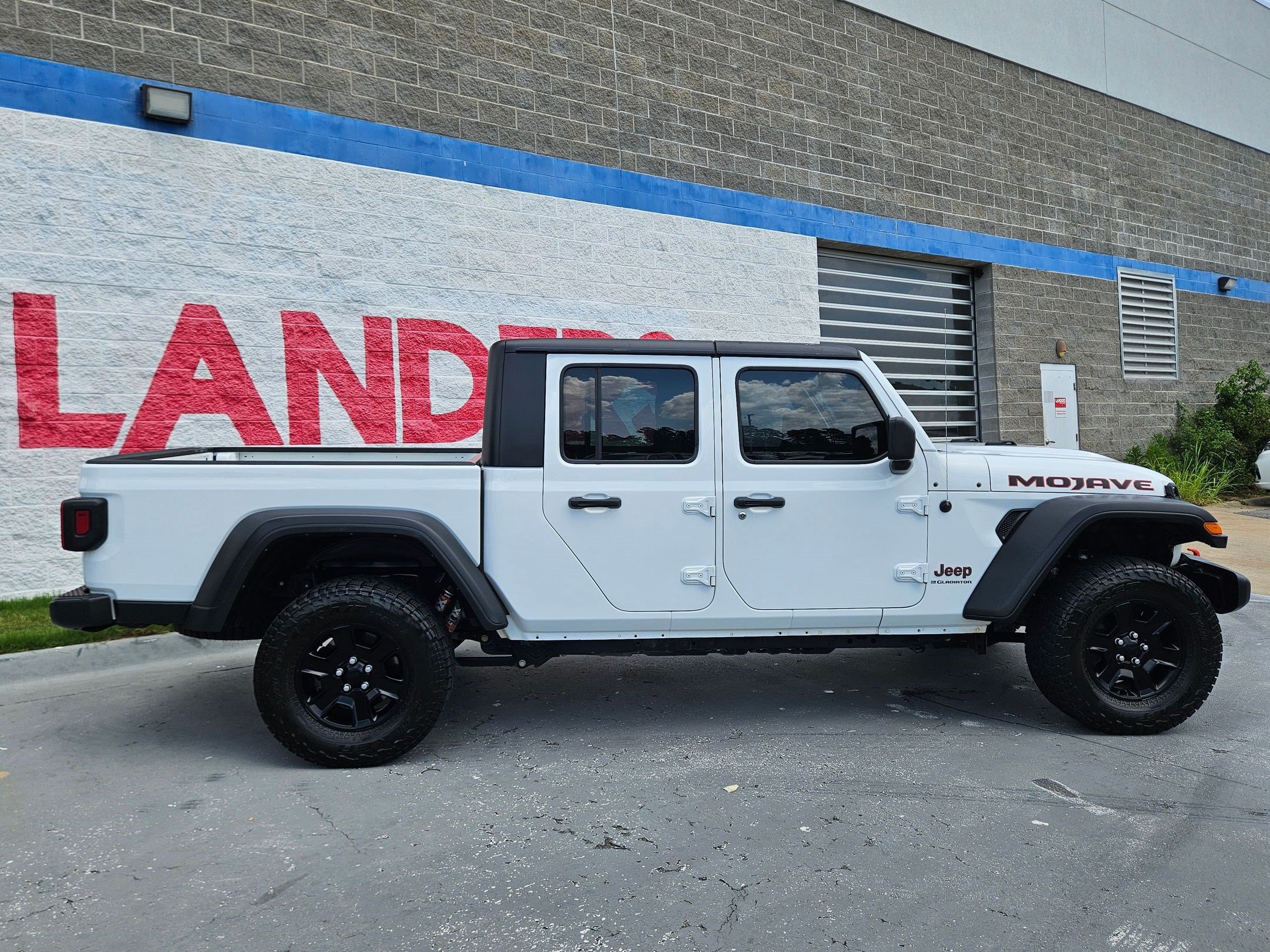 Used 2023 Jeep Gladiator Mojave w/ Cold Weather Group AWD/4WD image 8