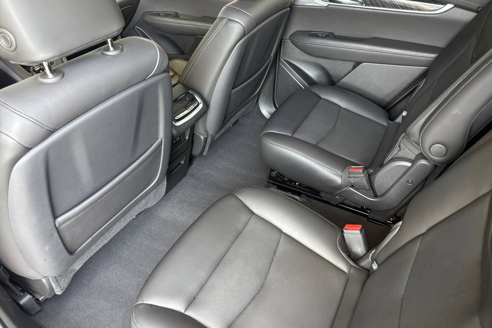 Certified 2025 Cadillac XT6 Premium Luxury FWD image 13