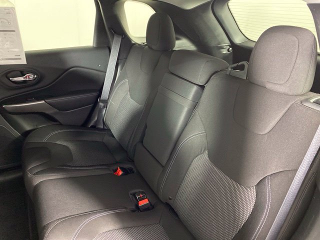 Used 2019 Jeep Cherokee Latitude w/ Cold Weather Group FWD image 22