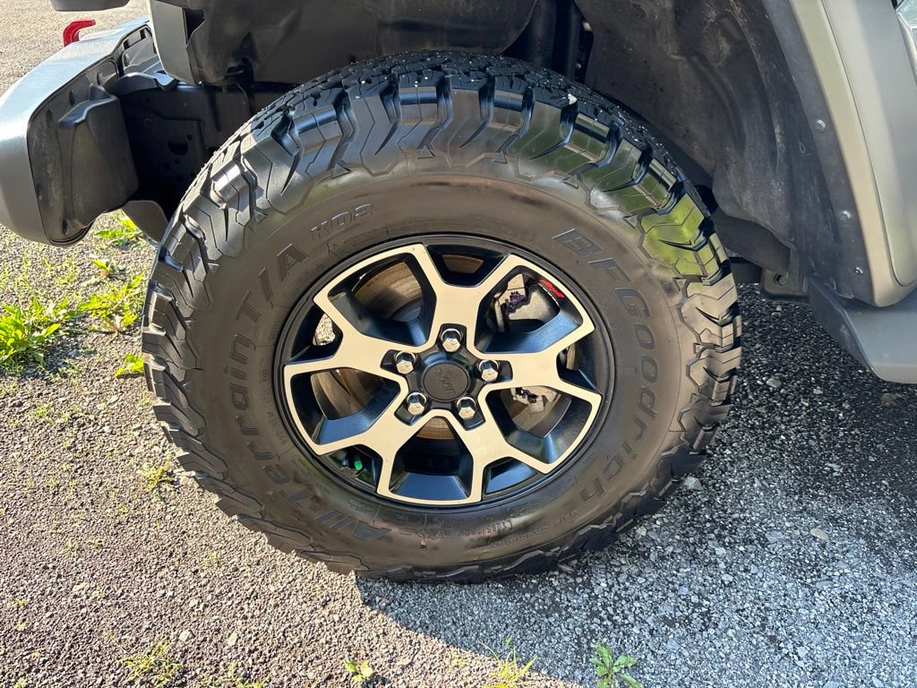 Used 2022 Jeep Wrangler Unlimited Rubicon w/ LED Lighting Group AWD/4WD image 13