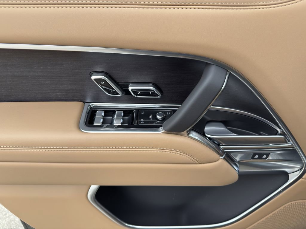 New 2025 Land Rover Range Rover SE image 14