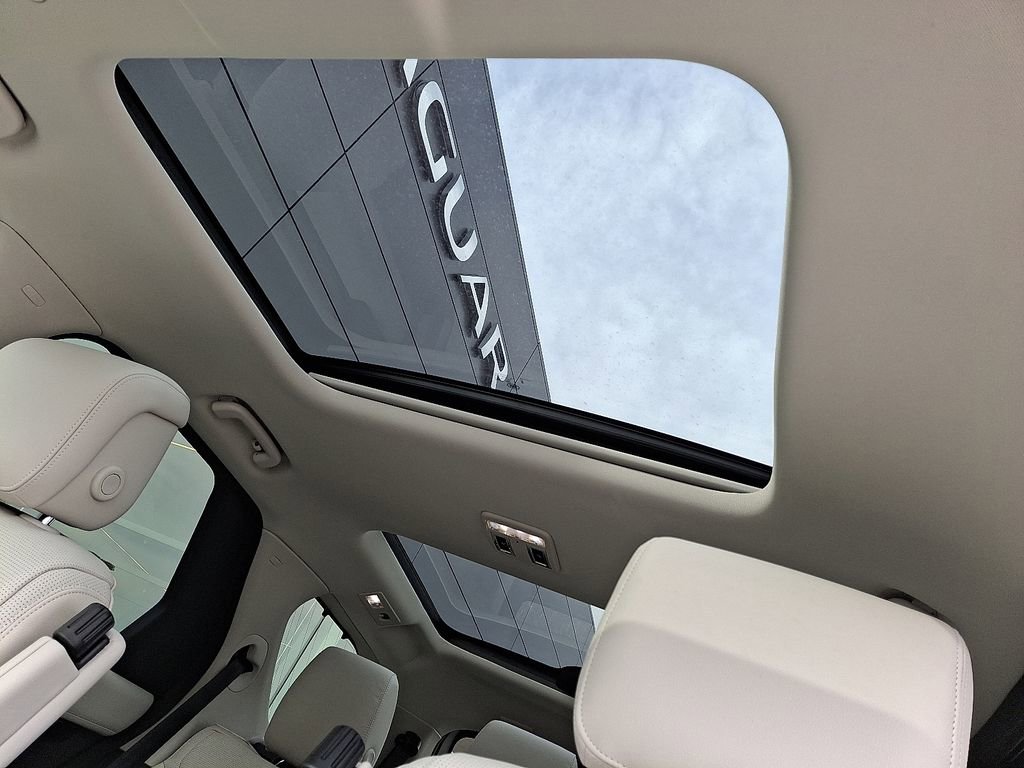 New 2026 Land Rover Discovery S image 10