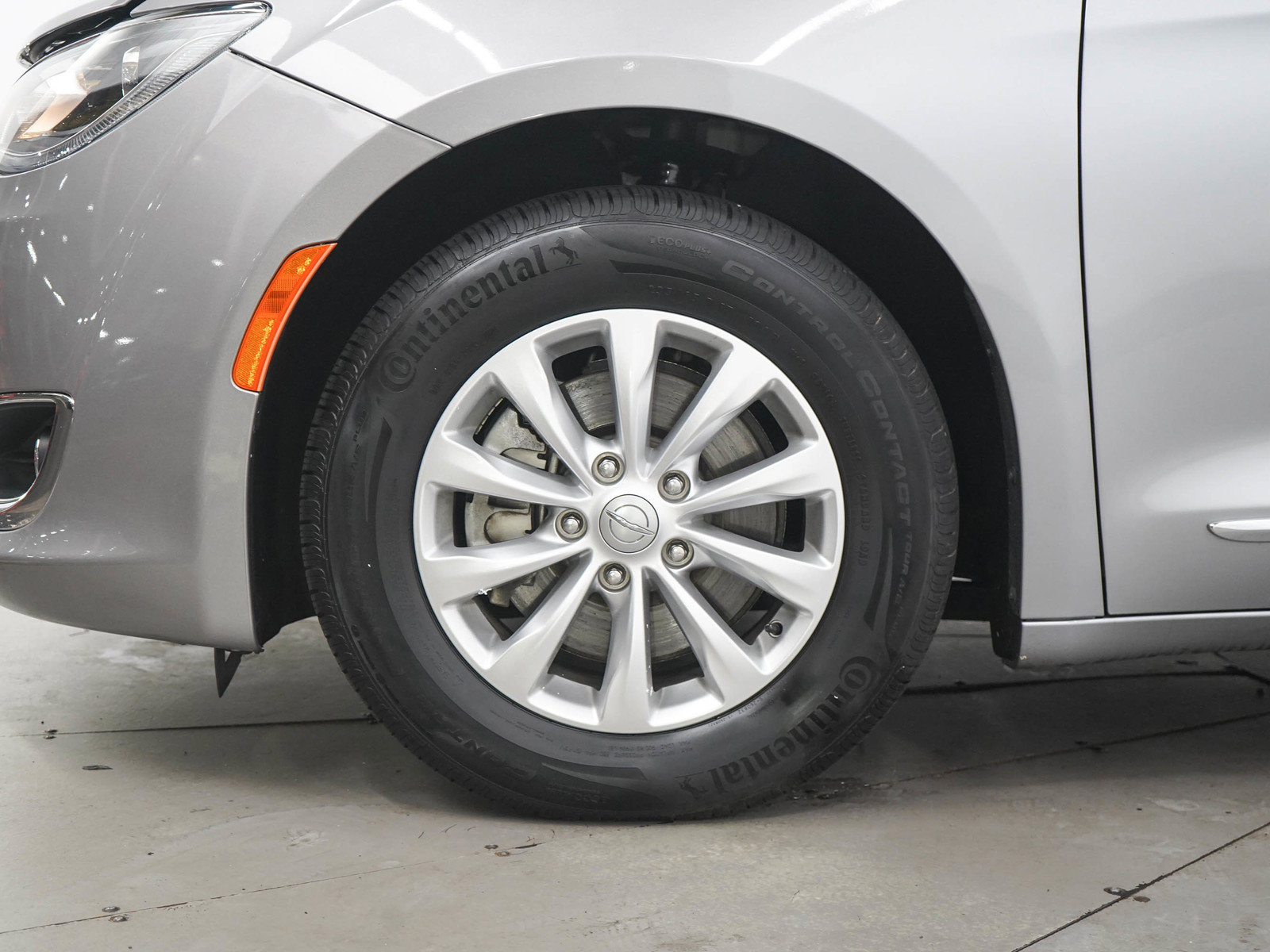 Used 2018 Chrysler Pacifica Touring-L FWD image 31