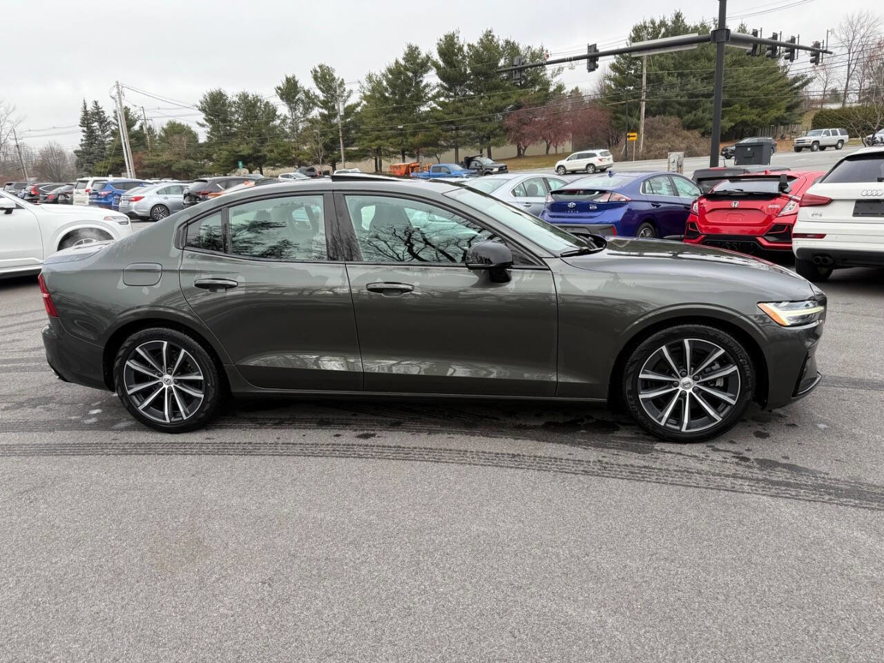 Used 2022 Volvo S60 B5 Momentum AWD/4WD image 3