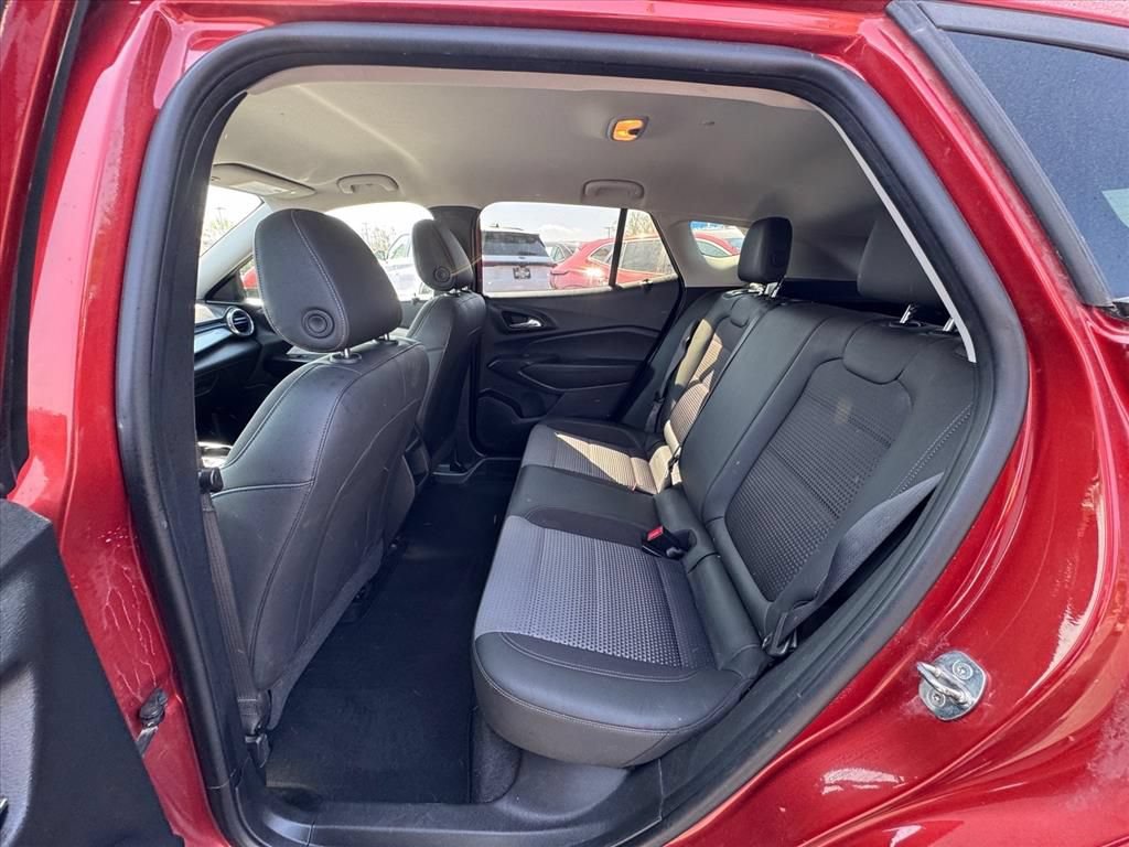 Used 2024 Chevrolet Trax LT w/ Driver Confidence Package FWD image 11