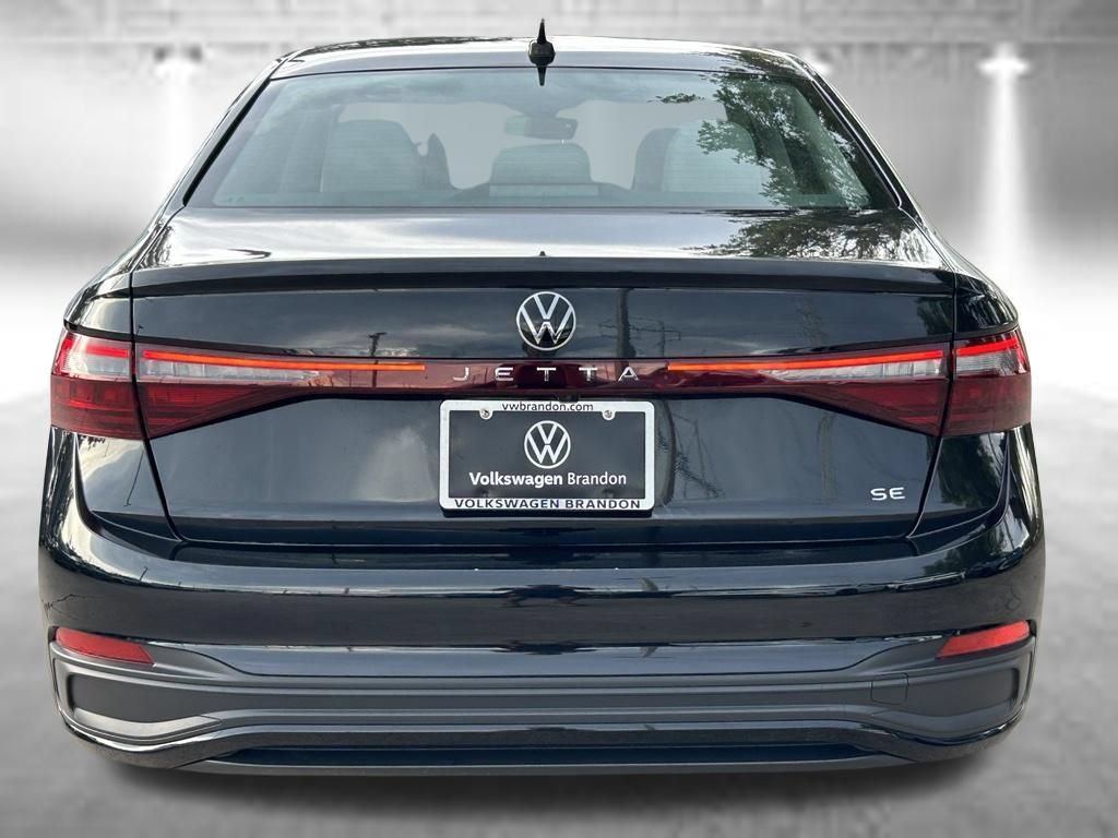 Used 2026 Volkswagen Jetta SE FWD image 5