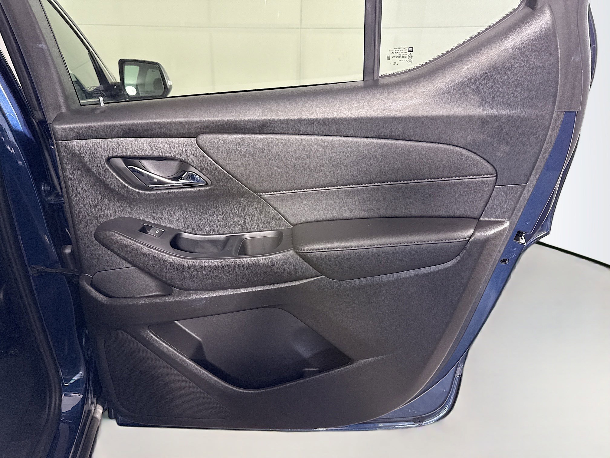 Used 2023 Chevrolet Traverse LT image 28