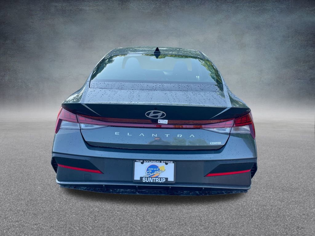 Used 2025 Hyundai Elantra Blue image 30