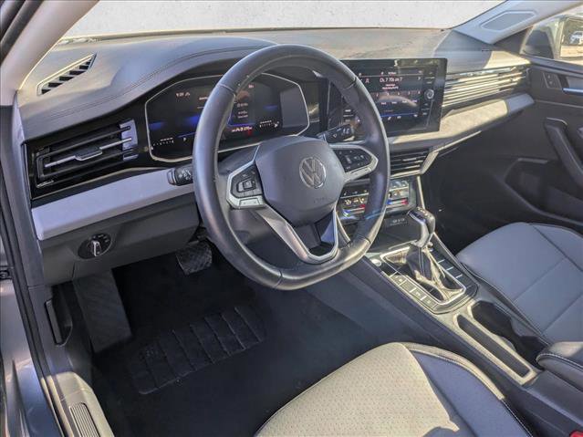 Used 2025 Volkswagen Jetta SE FWD image 9