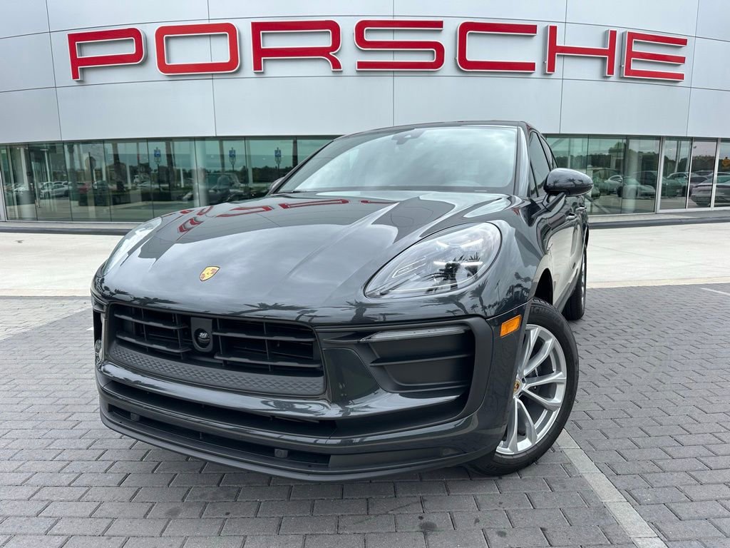 Certified 2025 Porsche Macan image 1