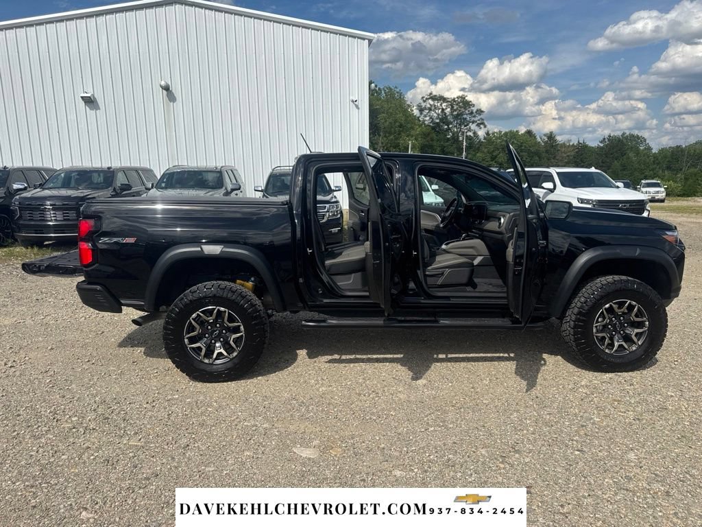 Used 2025 Chevrolet Colorado ZR2 w/ Technology Package AWD/4WD image 40
