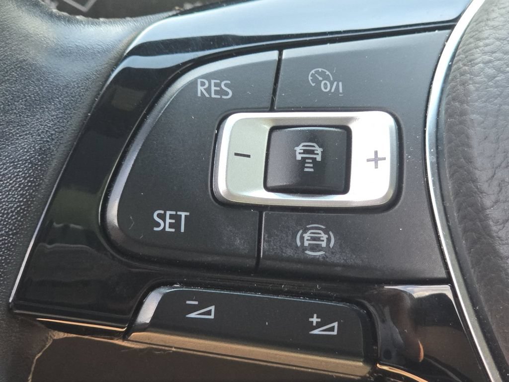 Used 2021 Volkswagen Tiguan SE R-Line AWD/4WD image 33