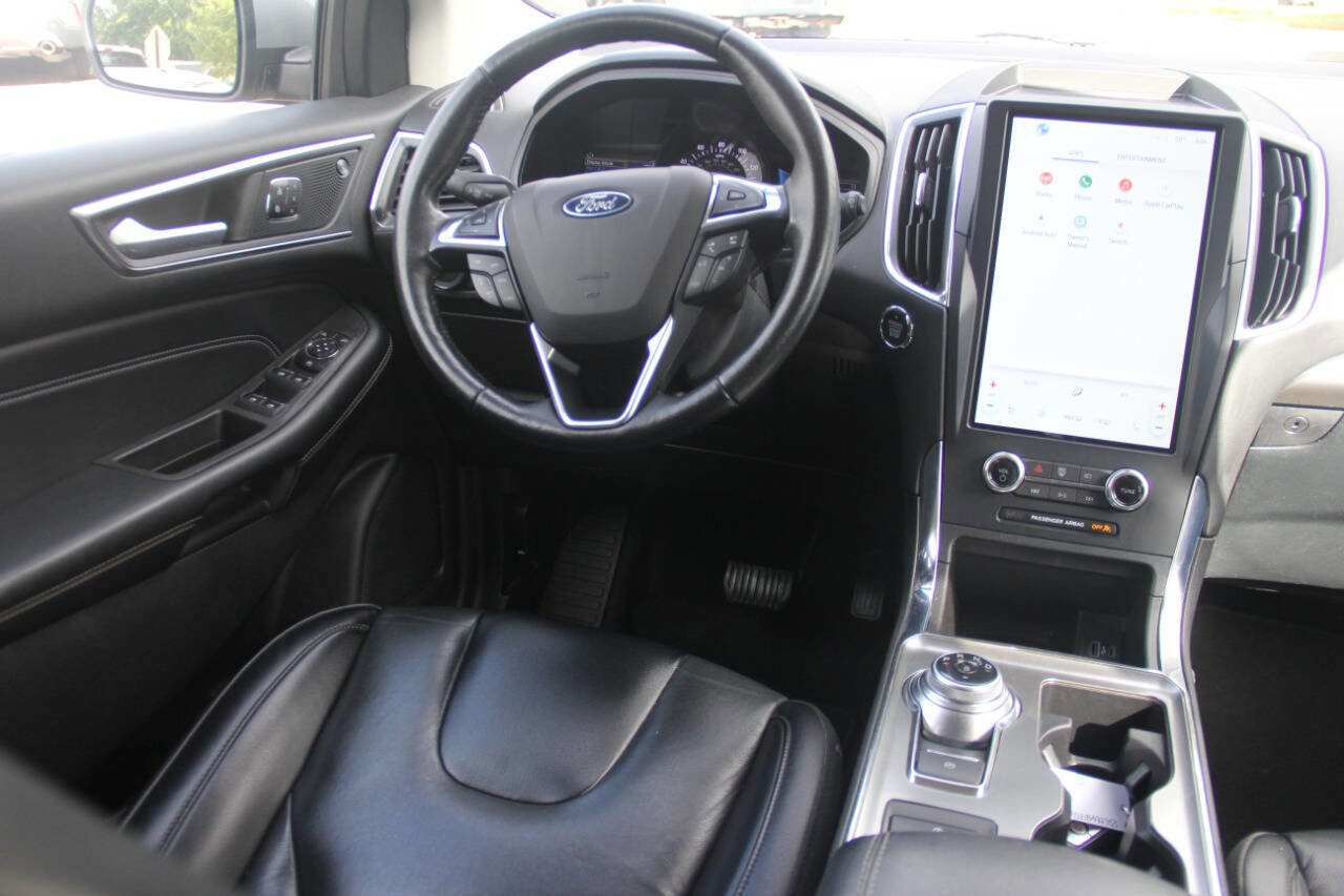 Used 2022 Ford Edge Titanium image 16