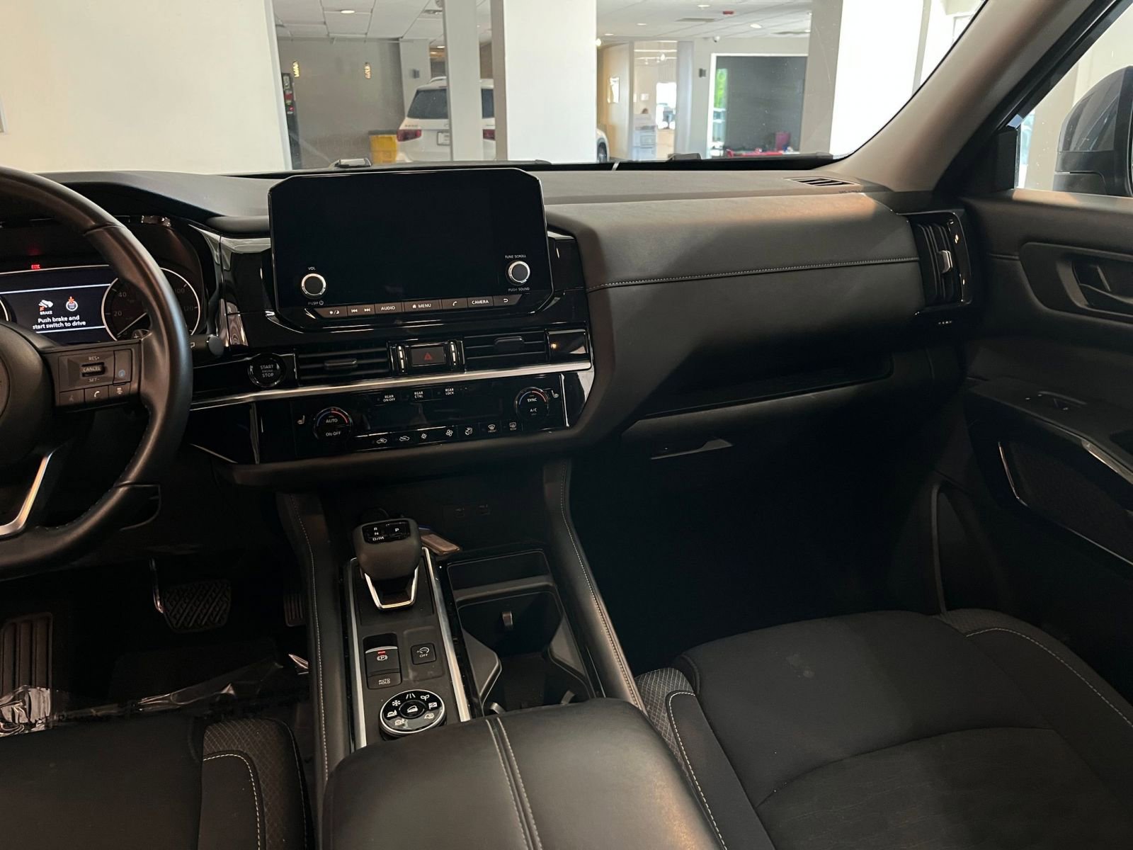 Used 2025 Nissan Pathfinder SV AWD/4WD image 37