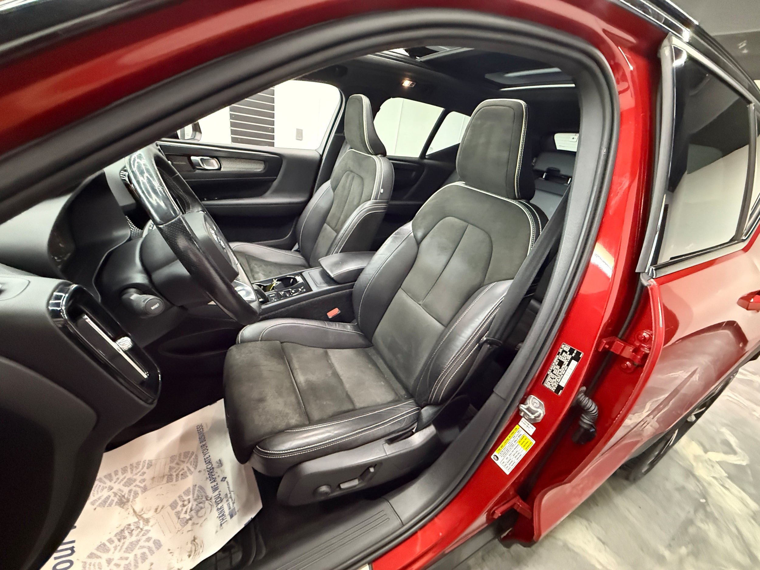 Used 2021 Volvo XC40 T5 R-Design AWD/4WD image 12