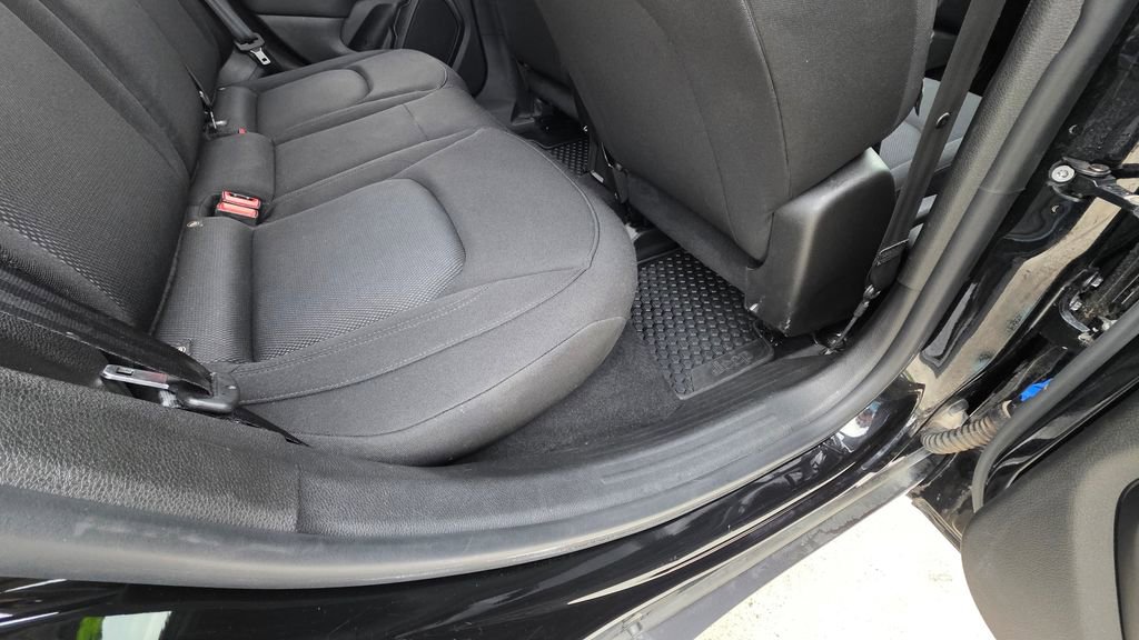 Used 2023 Jeep Renegade Latitude image 17