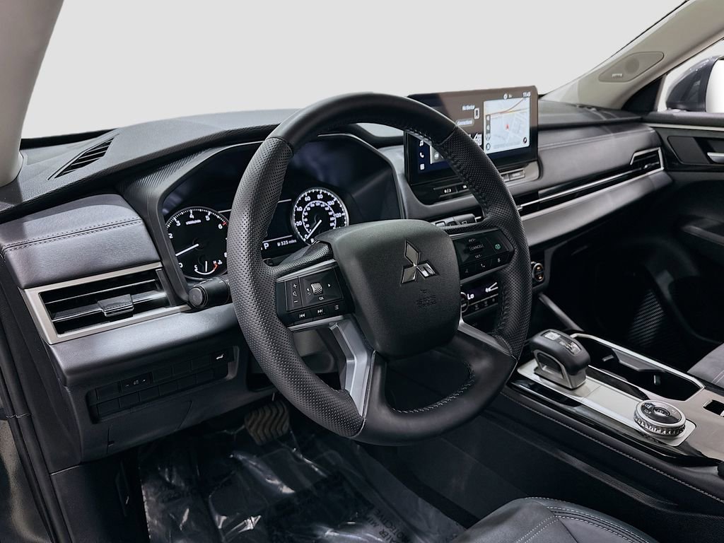 Used 2025 Mitsubishi Outlander SE image 9
