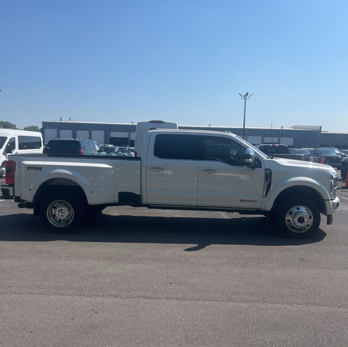 Used 2025 Ford F450 Platinum w/ Platinum Plus Package image 17