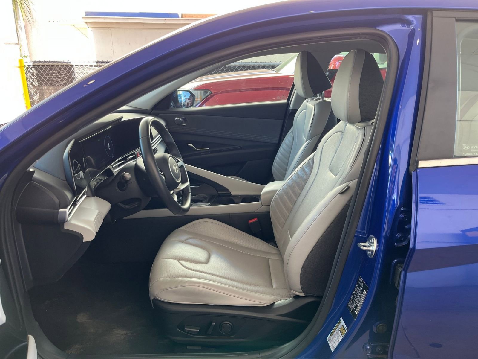 Used 2025 Hyundai Elantra Limited image 27