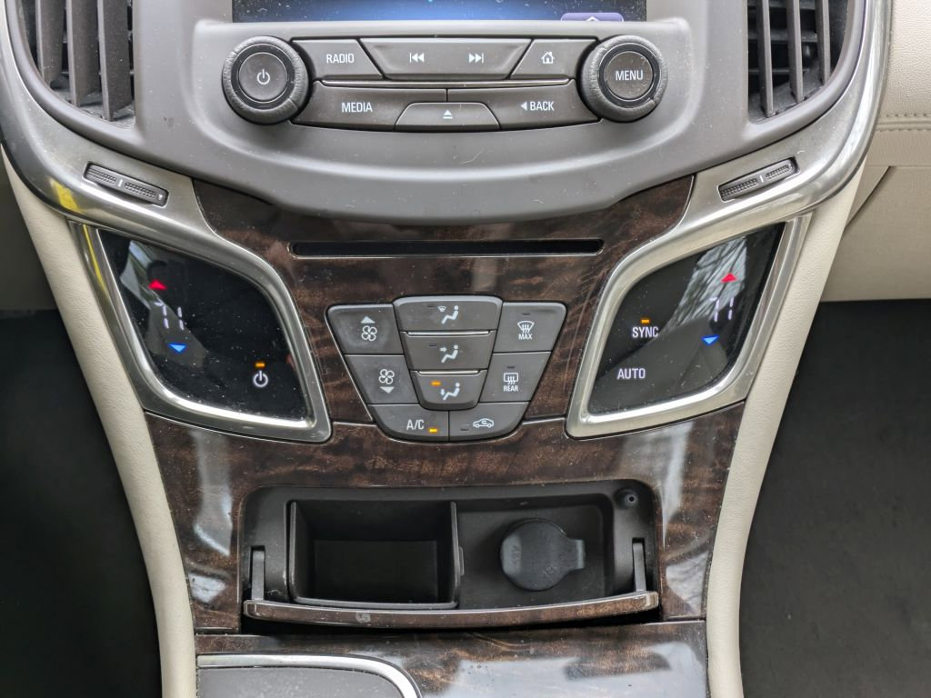 Used 2015 Buick LaCrosse image 22