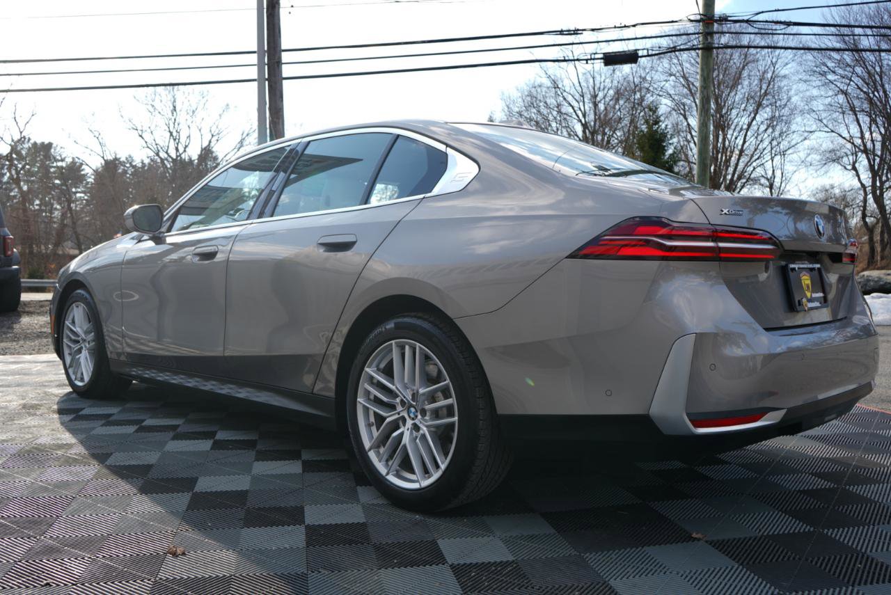 Used 2024 BMW 530i xDrive 530i xDrive Sedan w/ Convenience Package image 10